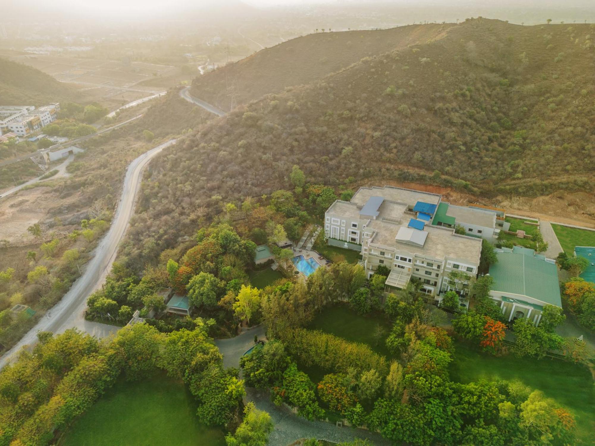 Essentia Luxury Resort & Spa Udaipur Eksteriør billede