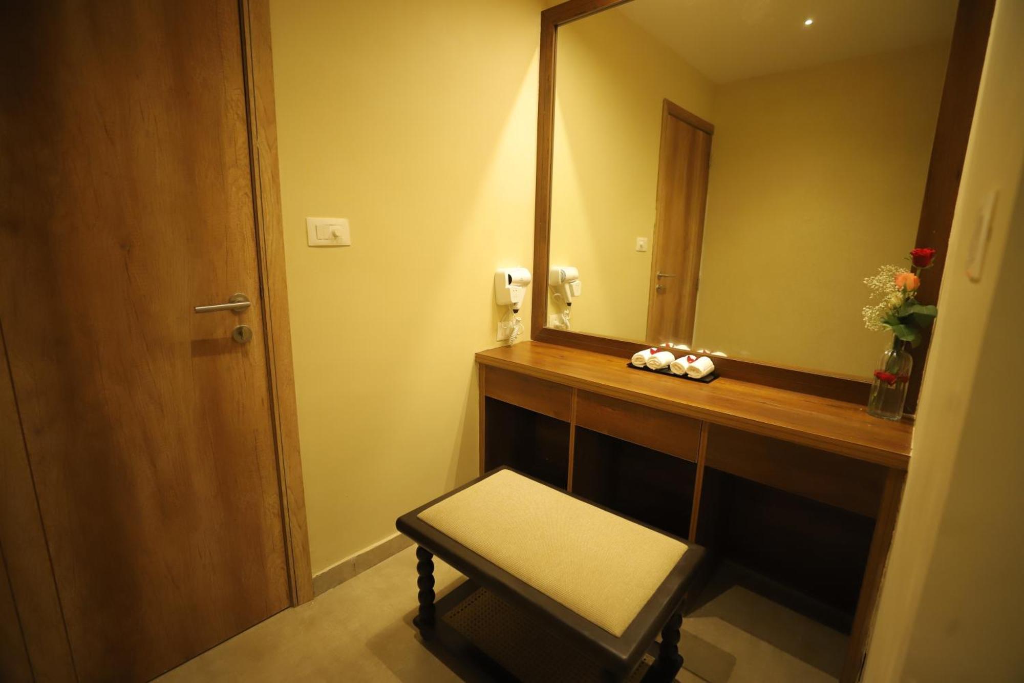 Essentia Luxury Resort & Spa Udaipur Eksteriør billede